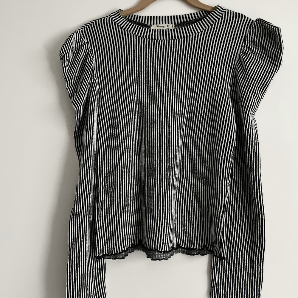 Shoulder Detail Long Sleeve w/ Contrast Piping